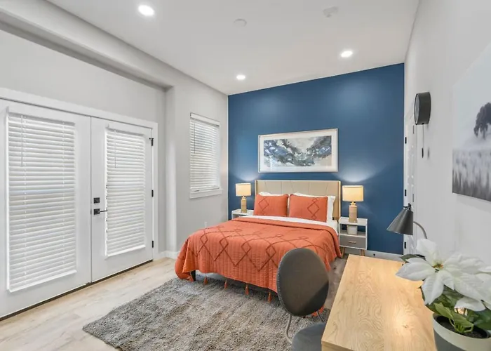 Elegant 2bd Townhome 7th St Walkable