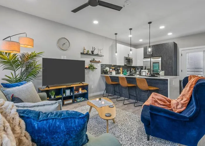 Ferienhaus Elegant 2bd Townhome 7th St Walkable *