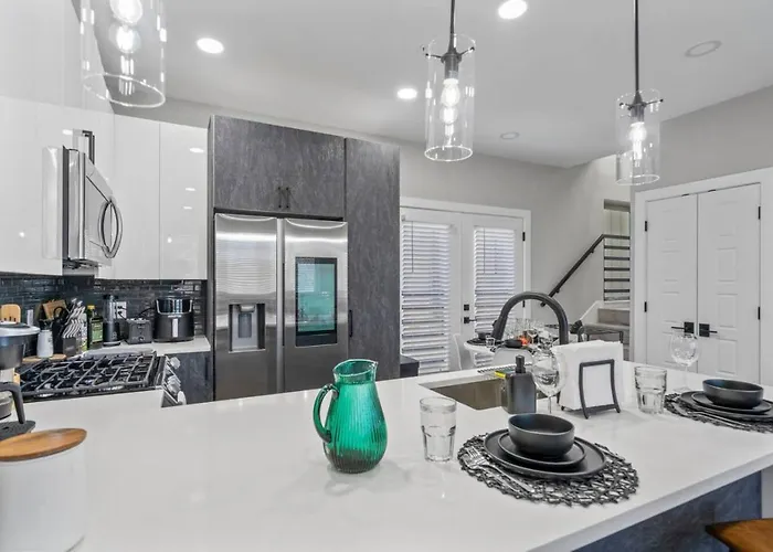 Ferienhaus Elegant 2bd Townhome 7th St Walkable