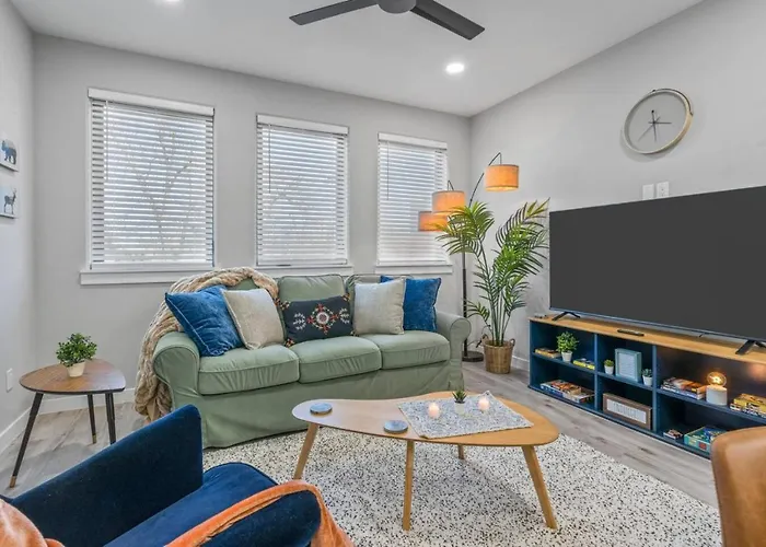 Elegant 2bd Townhome 7th St Walkable Ferienhaus *