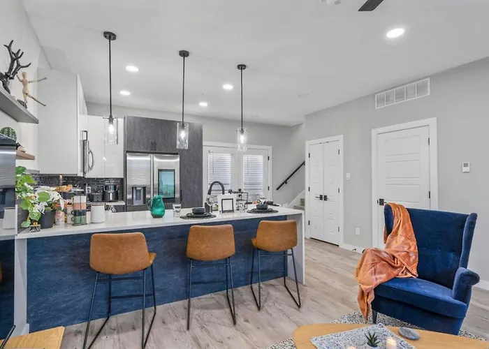Elegant 2bd Townhome 7th St Walkable Ferienhaus *