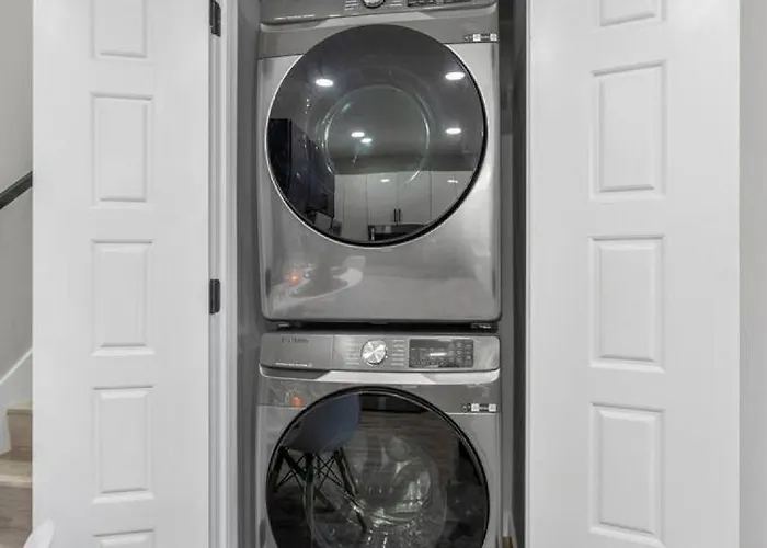 Elegant 2bd Townhome 7th St Walkable Ferienhaus *