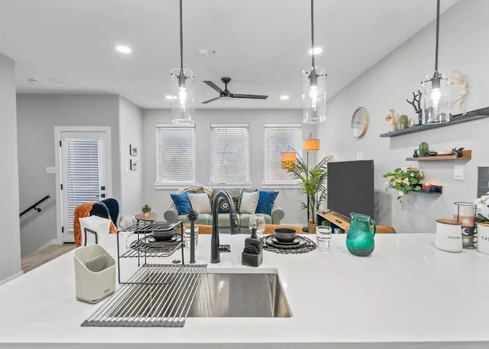 Ferienhaus Elegant 2bd Townhome 7th St Walkable