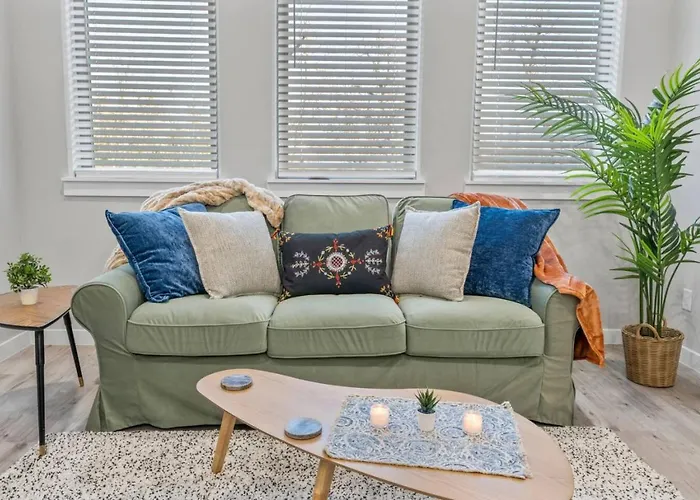 Ferienhaus Elegant 2bd Townhome 7th St Walkable