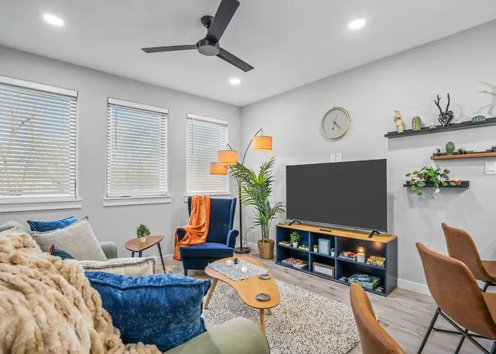 Ferienhaus Elegant 2bd Townhome 7th St Walkable